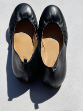 Load image into Gallery viewer, J Crew (outlet) Leather Flats 6.5