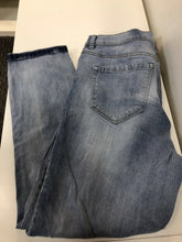 Load image into Gallery viewer, Dynamite skinny jeans 29