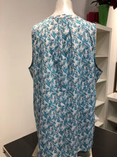 Load image into Gallery viewer, Banana Republic (outlet) printed sleeveless top L