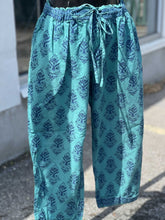Load image into Gallery viewer, Sudha Cotton Pants M