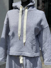 Load image into Gallery viewer, Odeyalo Cropped Sweater M/L