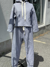 Load image into Gallery viewer, Odeyalo Cropped Sweater M/L