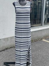 Load image into Gallery viewer, Velvet Graham & Spencer Dress M