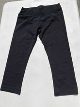 Load image into Gallery viewer, Pact Organic Capri Leggings S