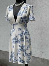 Load image into Gallery viewer, Sunday Best Etoile Dress L