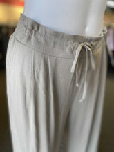 Load image into Gallery viewer, Jorli pull on pants NWT M