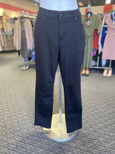 Load image into Gallery viewer, Levis 311 Shaping jeans 18