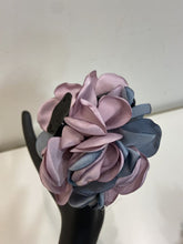 Load image into Gallery viewer, Floral hair clip