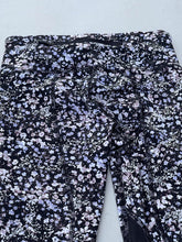 Load image into Gallery viewer, Lululemon Cropped Floral Leggings 2