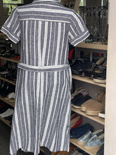 Load image into Gallery viewer, Banana Republic (outlet) Striped Dress 6