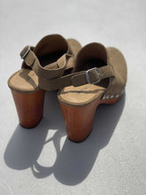 Load image into Gallery viewer, Lucky Brand Clog Heels 7