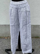 Load image into Gallery viewer, Hei Hei Linen Striped Pants M