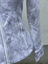 Load image into Gallery viewer, Lululemon Sweater 4