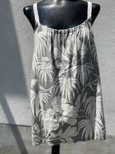 Load image into Gallery viewer, Tommy Bahama Tank Top L