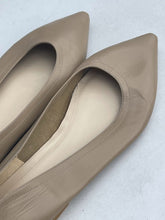 Load image into Gallery viewer, Everlane Flats 10.5