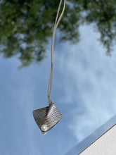 Load image into Gallery viewer, .925 Chain Pearl Silver Pendant