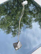 Load image into Gallery viewer, .925 Chain Pearl Silver Pendant