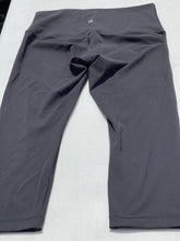 Load image into Gallery viewer, Lululemon Cropped Leggings 10