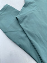 Load image into Gallery viewer, Lululemon Cropped Leggings 14
