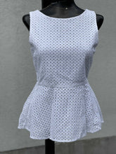 Load image into Gallery viewer, Banana Republic (outlet) Lace overlay Top 2