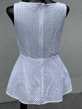 Load image into Gallery viewer, Banana Republic (outlet) Lace overlay Top 2