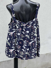 Load image into Gallery viewer, Gap Floral Tank XL
