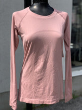 Load image into Gallery viewer, Lululemon Long sleeve top 8