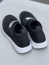 Load image into Gallery viewer, The North Face Sneakers 8.5