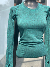 Load image into Gallery viewer, Lululemon Top Long Sleeve 4