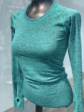 Load image into Gallery viewer, Lululemon Top Long Sleeve 4
