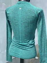 Load image into Gallery viewer, Lululemon Top Long Sleeve 4