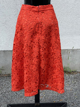 Load image into Gallery viewer, Banana Republic Lace overlay Skirt 8