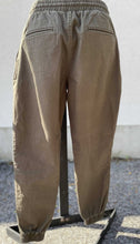 Load image into Gallery viewer, Twik/Simons Pants S