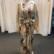 Load image into Gallery viewer, Japanese silk robe O/S