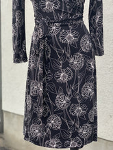 Load image into Gallery viewer, Banana Republic (outlet) Wrap Dress XS