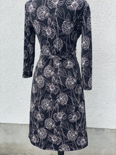 Load image into Gallery viewer, Banana Republic (outlet) Wrap Dress XS