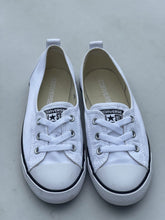 Load image into Gallery viewer, Converse Sneakers 6