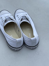 Load image into Gallery viewer, Converse Sneakers 6