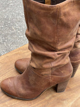 Load image into Gallery viewer, Steve Madden Leather Boots 8.5