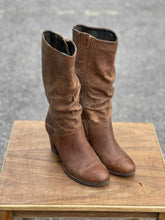 Load image into Gallery viewer, Steve Madden Leather Boots 8.5