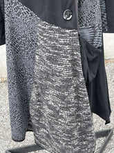 Load image into Gallery viewer, Paolo Tricot Light Coat S