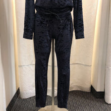 Load image into Gallery viewer, Lululemon crushed velvet joggers 6