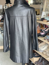 Load image into Gallery viewer, Danier Removable Liner Leather Jacket M