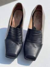 Load image into Gallery viewer, John Fluevog Heels 9.5 Vintage