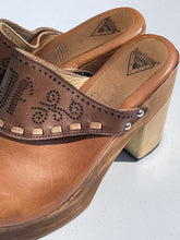 Load image into Gallery viewer, John Fluevog Vintage Clog Style Heels 10