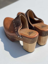 Load image into Gallery viewer, John Fluevog Vintage Clog Style Heels 10