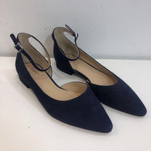 Load image into Gallery viewer, Franco Sarto suede flats 9