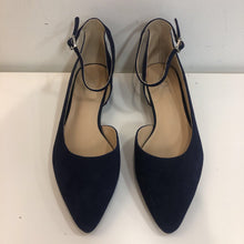 Load image into Gallery viewer, Franco Sarto suede flats 9