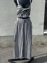 Load image into Gallery viewer, Dynamite Pants M