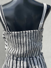 Load image into Gallery viewer, Dynamite Cropped Top M